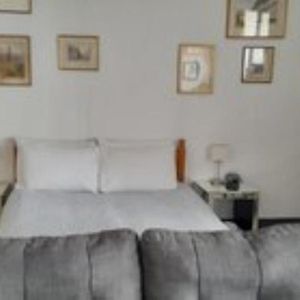 Deluxe Double Room Shower